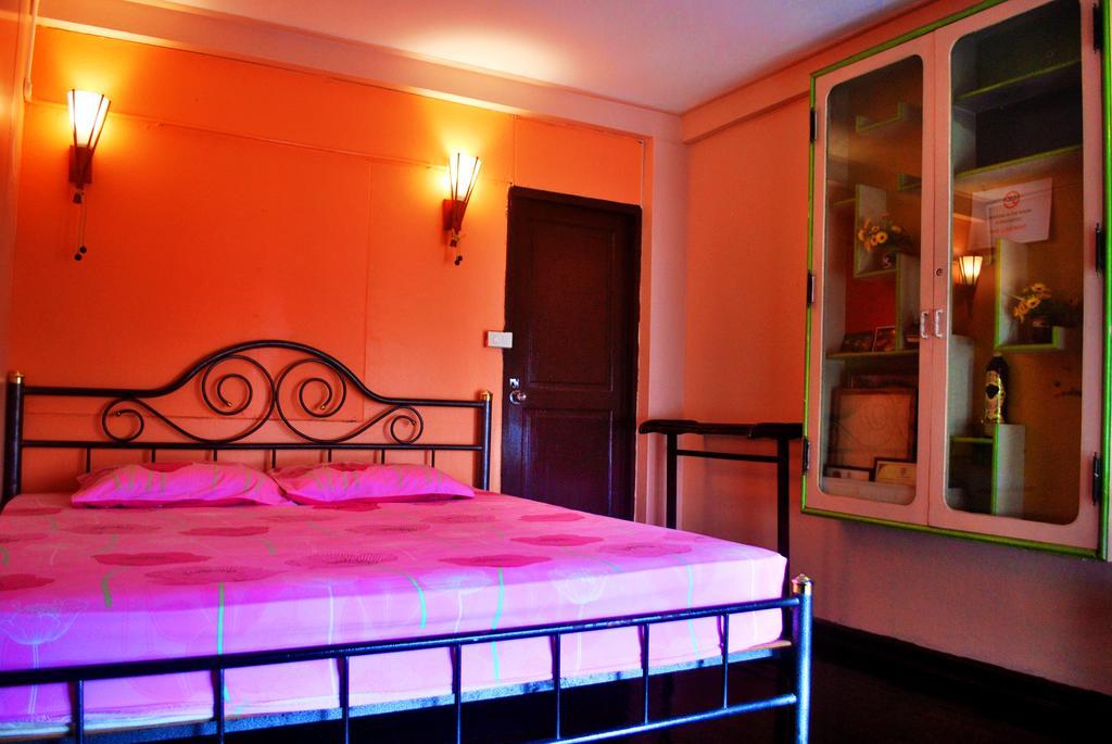 Pailin Guest House Bangkok Exteriör bild